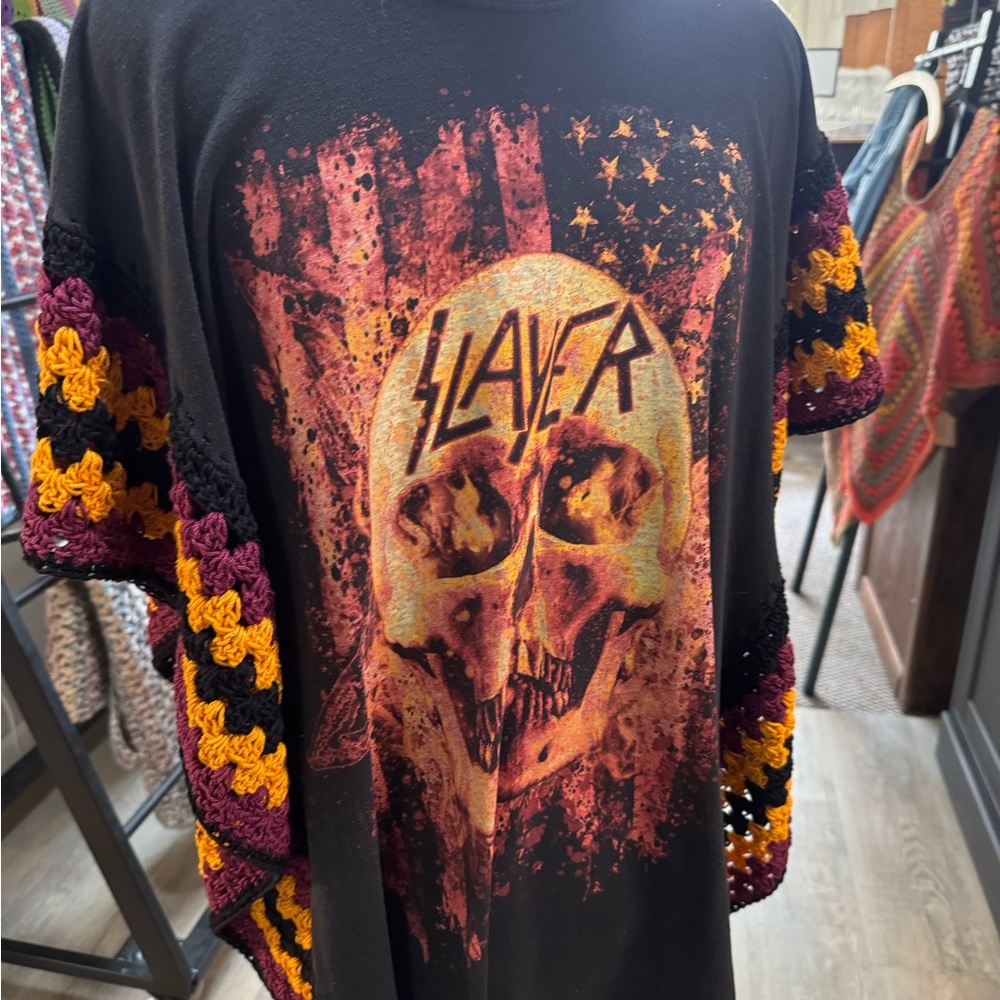 Slayer Graphic Crochet-Sleeve Tunic Top in Black and Rust - Picture 2 of 5